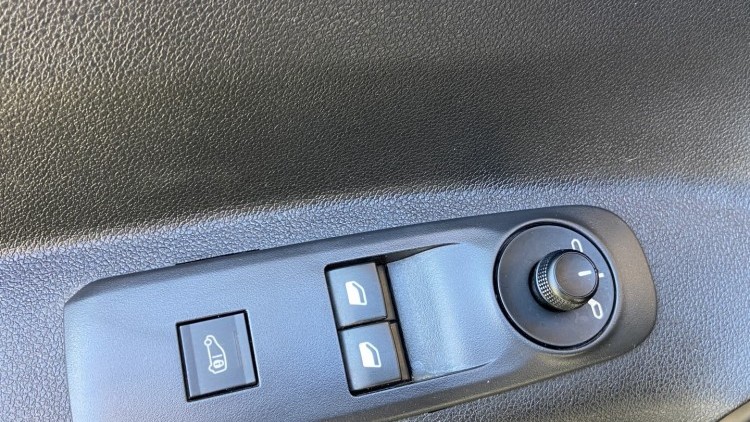 Citro&euml;n Berlingo 1.6 BlueHDI 100cv CARPLAY e CAMARA