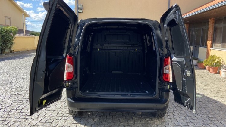 Citro&euml;n Berlingo 1.6 BlueHDI 100cv CARPLAY e CAMARA
