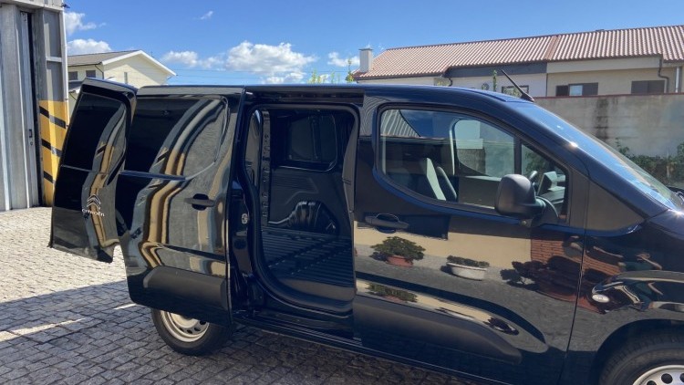 Citro&euml;n Berlingo 1.6 BlueHDI 100cv CARPLAY e CAMARA