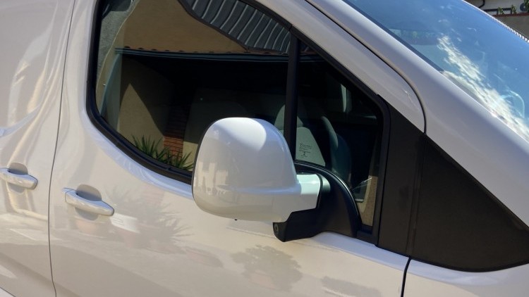 Citro&euml;n Berlingo 1.6 BlueHDI 100cv CARPLAY e CAMARA