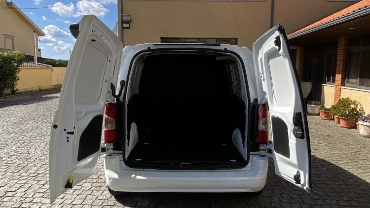 Citro&euml;n Berlingo 1.6 BlueHDI 100cv CARPLAY e CAMARA