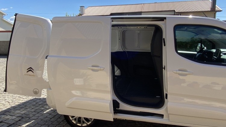 Citro&euml;n Berlingo 1.6 BlueHDI 100cv CARPLAY e CAMARA