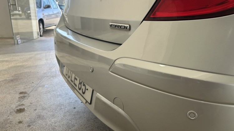 Hyundai i30 1.6 CRDI "Confort" (147 MIL KMs)