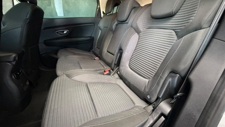 Renault Grand Sc&eacute;nic 1.7 Blue DCi Bose Edition