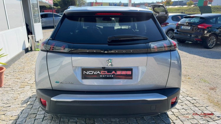 Peugeot E-2008 50 kWh Allure Pack