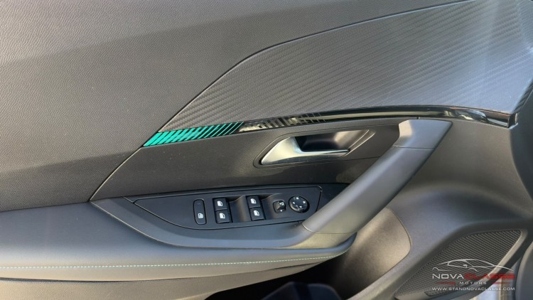 Peugeot E-2008 50 kWh Allure Pack