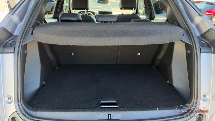 Peugeot E-2008 50 kWh Allure Pack