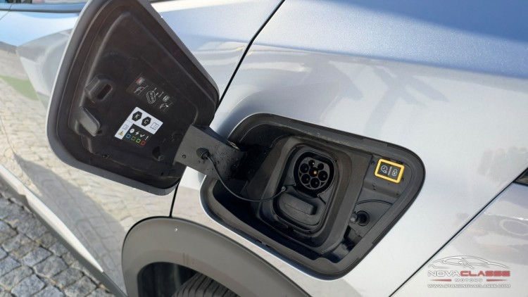 Peugeot E-2008 50 kWh Allure Pack