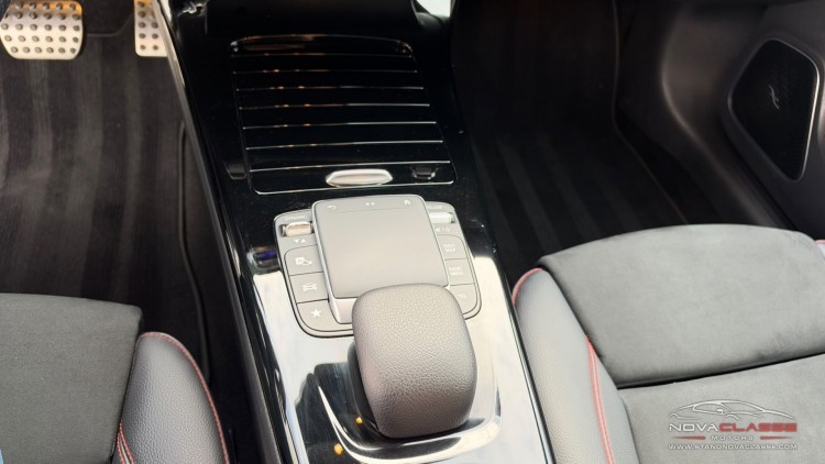 Mercedes-Benz Classe CLA 250 Shooting Brake AMG Line - H&iacute;brido
