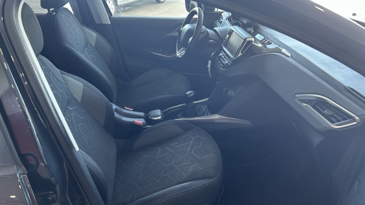Peugeot 2008 1.2 VTI "Style" (57 MIL KMs)