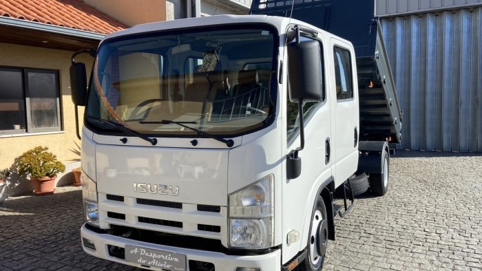 Isuzu S&eacute;rie NLR CABINE DUPLA + TRIBASCULANTE