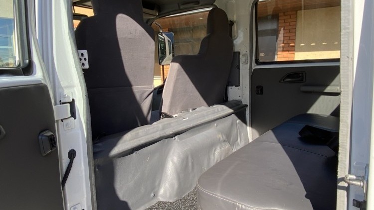 Isuzu S&eacute;rie NLR CABINE DUPLA + TRIBASCULANTE