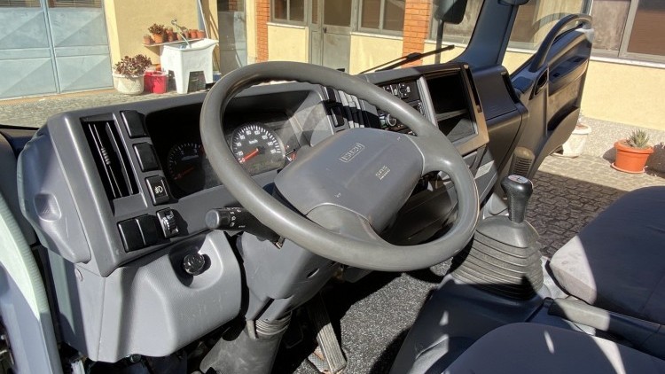 Isuzu S&eacute;rie NLR CABINE DUPLA + TRIBASCULANTE