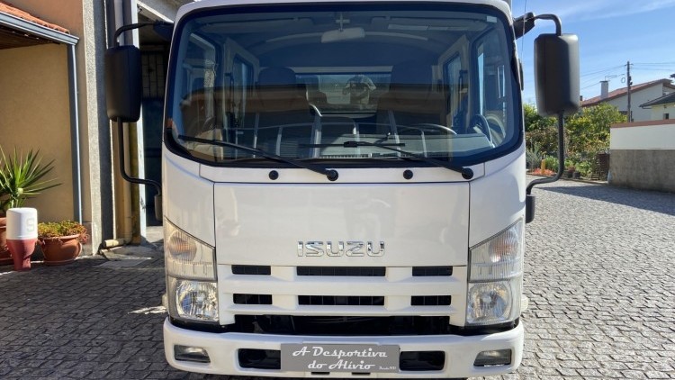 Isuzu S&eacute;rie NLR CABINE DUPLA + TRIBASCULANTE