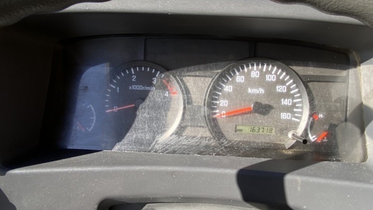 Isuzu S&eacute;rie NLR CABINE DUPLA + TRIBASCULANTE