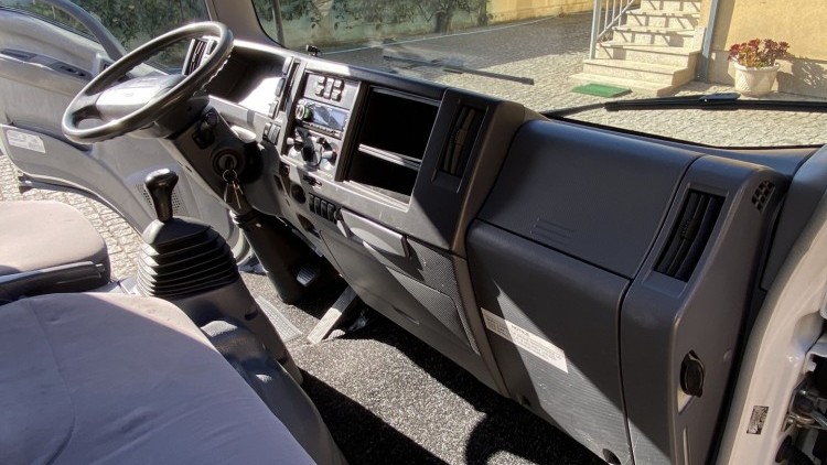 Isuzu S&eacute;rie NLR CABINE DUPLA + TRIBASCULANTE