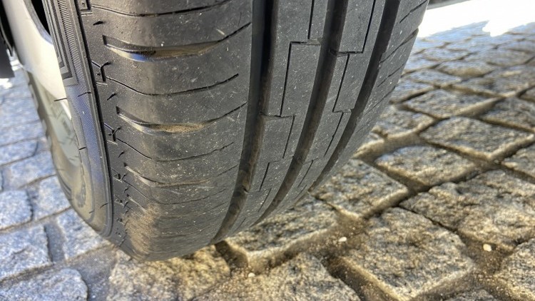 Isuzu S&eacute;rie NLR CABINE DUPLA + TRIBASCULANTE