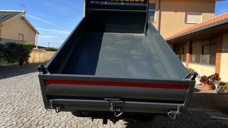Isuzu S&eacute;rie NLR CABINE DUPLA + TRIBASCULANTE
