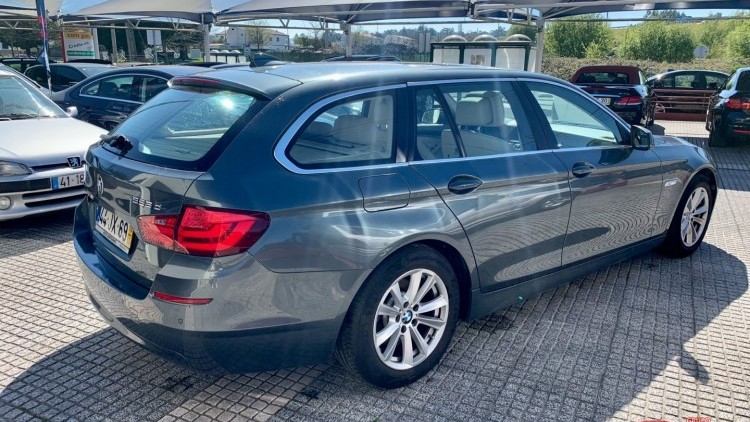 BMW S&eacute;rie 5 - 525 d Touring