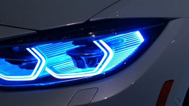 BMW revela far&oacute;is inteligentes laser OLED